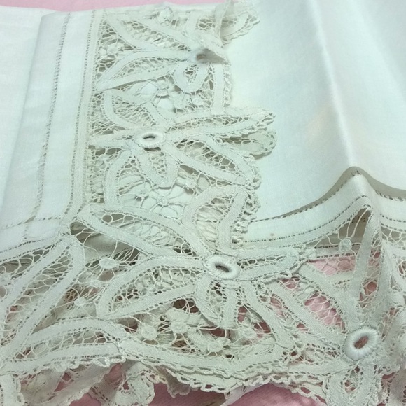 FINAL SALE PRICE Vintage Mantle Scarf & Embroidered T Cloth - Picture 7 of 11